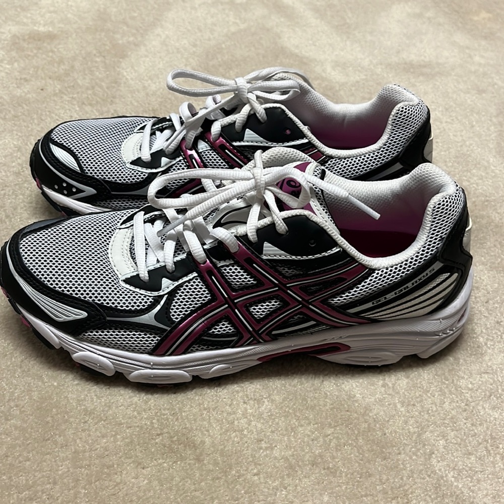 ASICS size 9.5 Gel Galaxy 5
